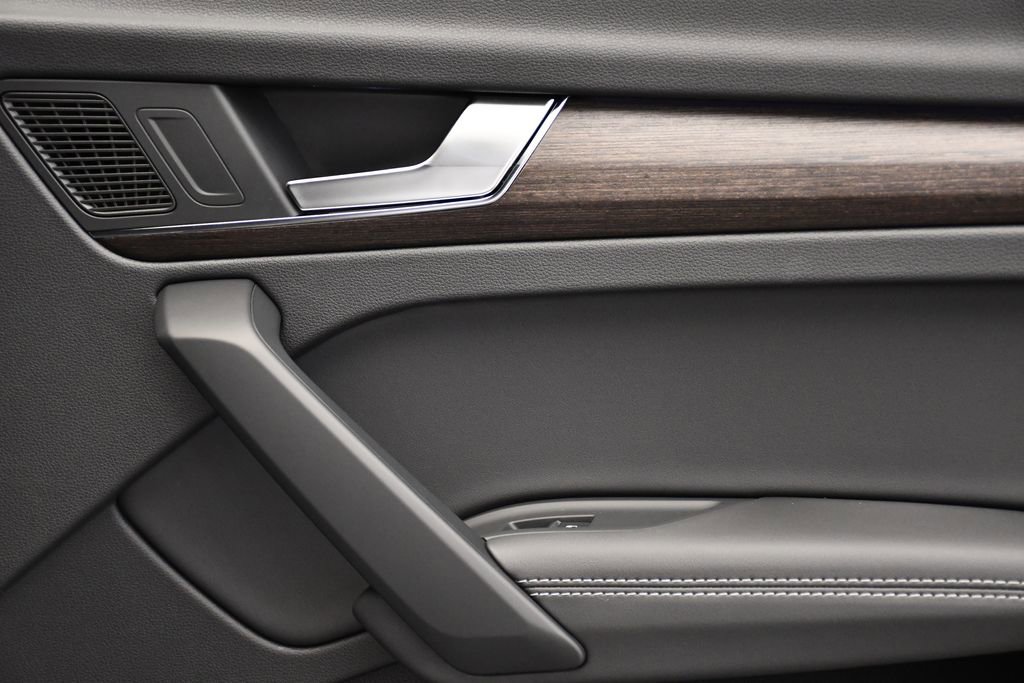 Used 2025 Audi Q5 2.0T Premium Plus w/ Premium Plus Package image 51