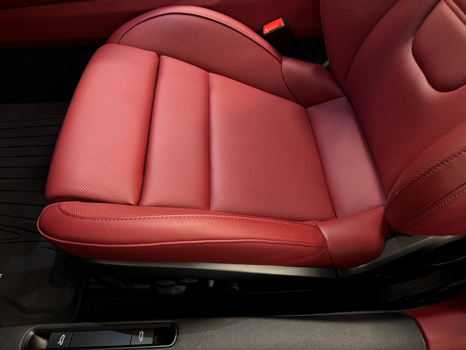 Used 2024 Porsche 911 Turbo image 37