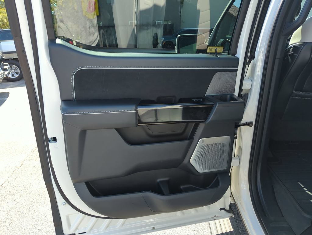 Used 2023 Ford F150 Lightning Platinum AWD/4WD image 27