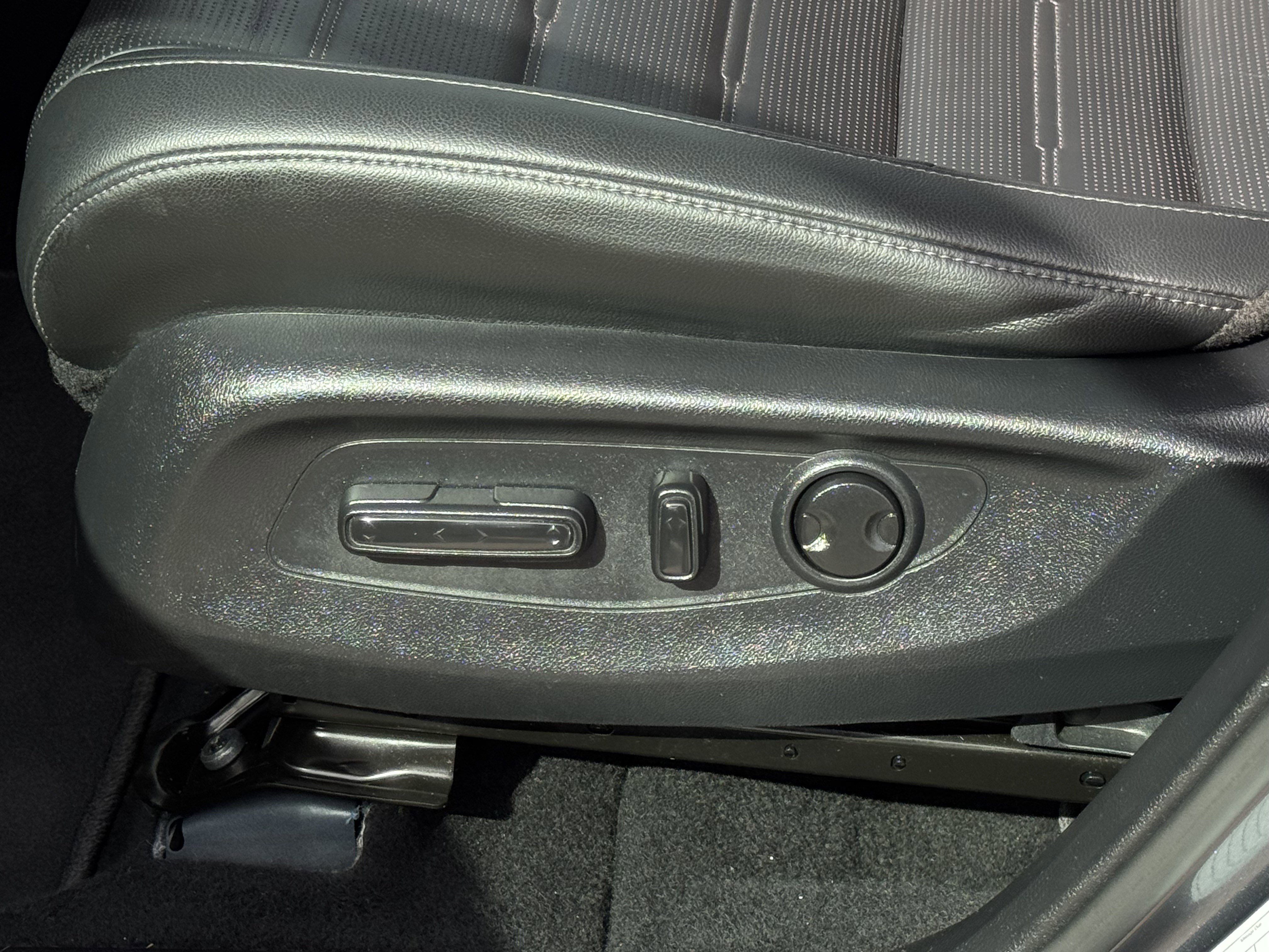 Used 2025 Honda CR-V EX-L image 18