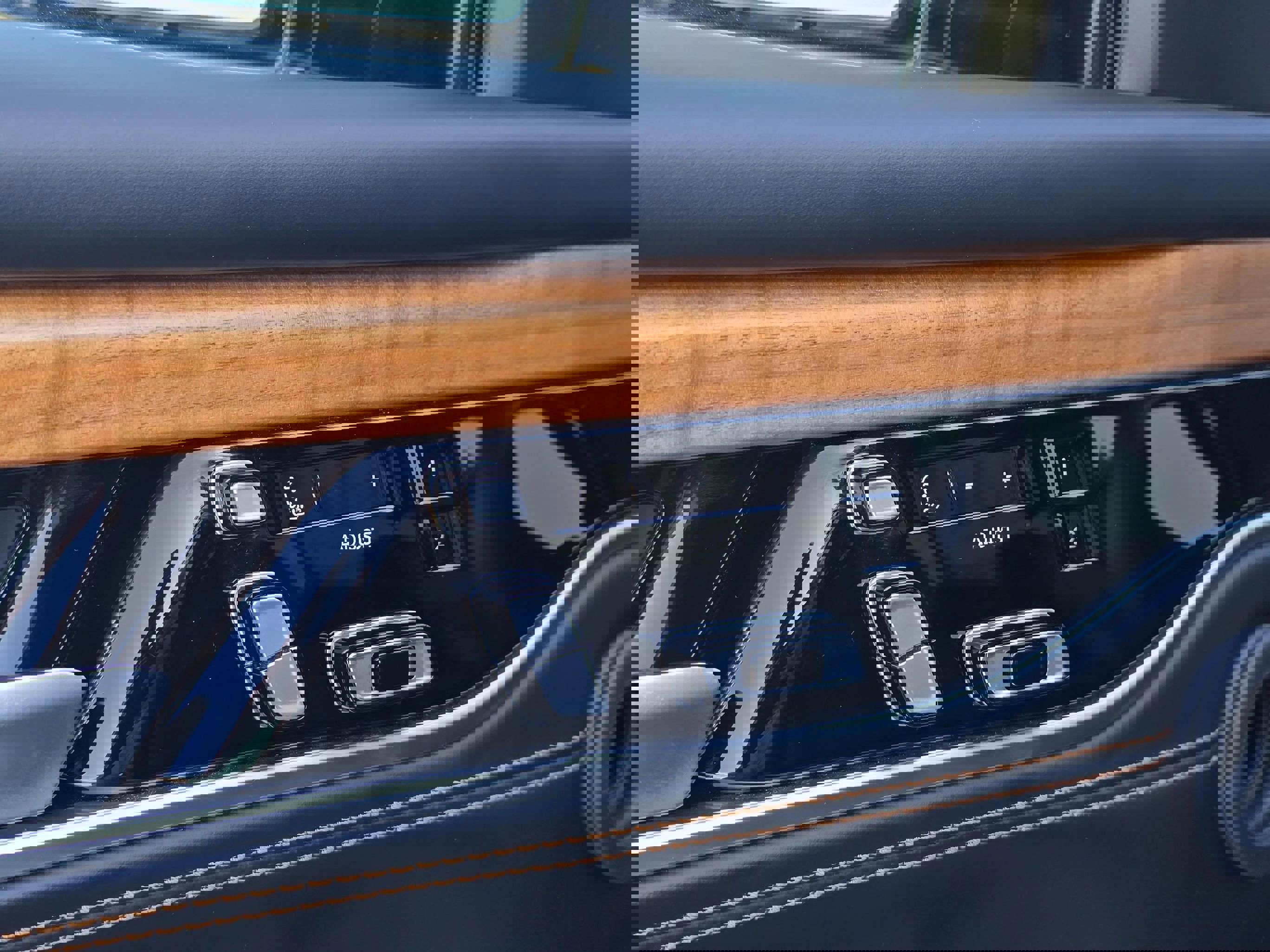 Used 2024 Jeep Grand Wagoneer L Series III image 19