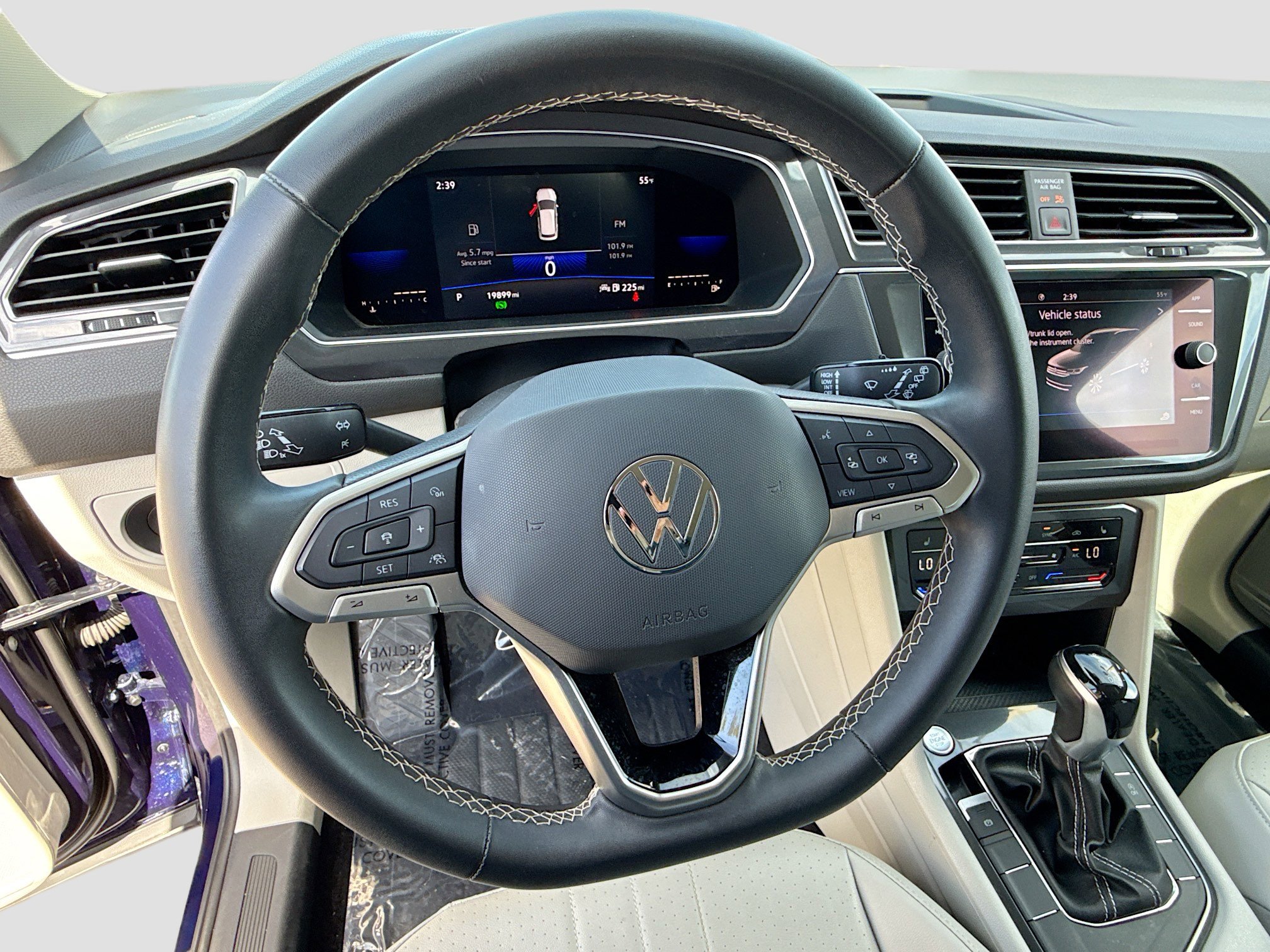 Used 2022 Volkswagen Tiguan SE image 40