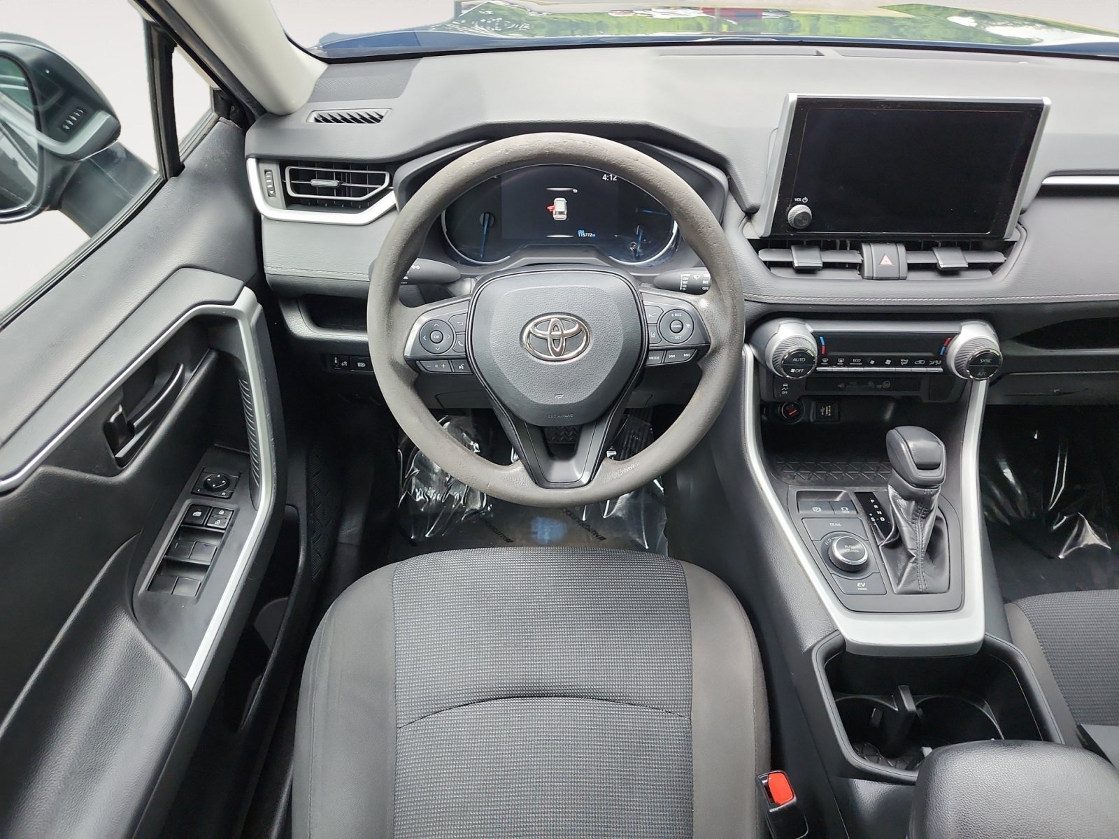 Used 2023 Toyota RAV4 LE AWD/4WD image 10