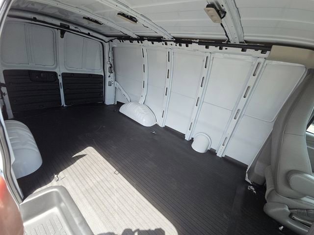 New 2026 Chevrolet Express 2500 w/ Driver Convenience Package RWD image 27