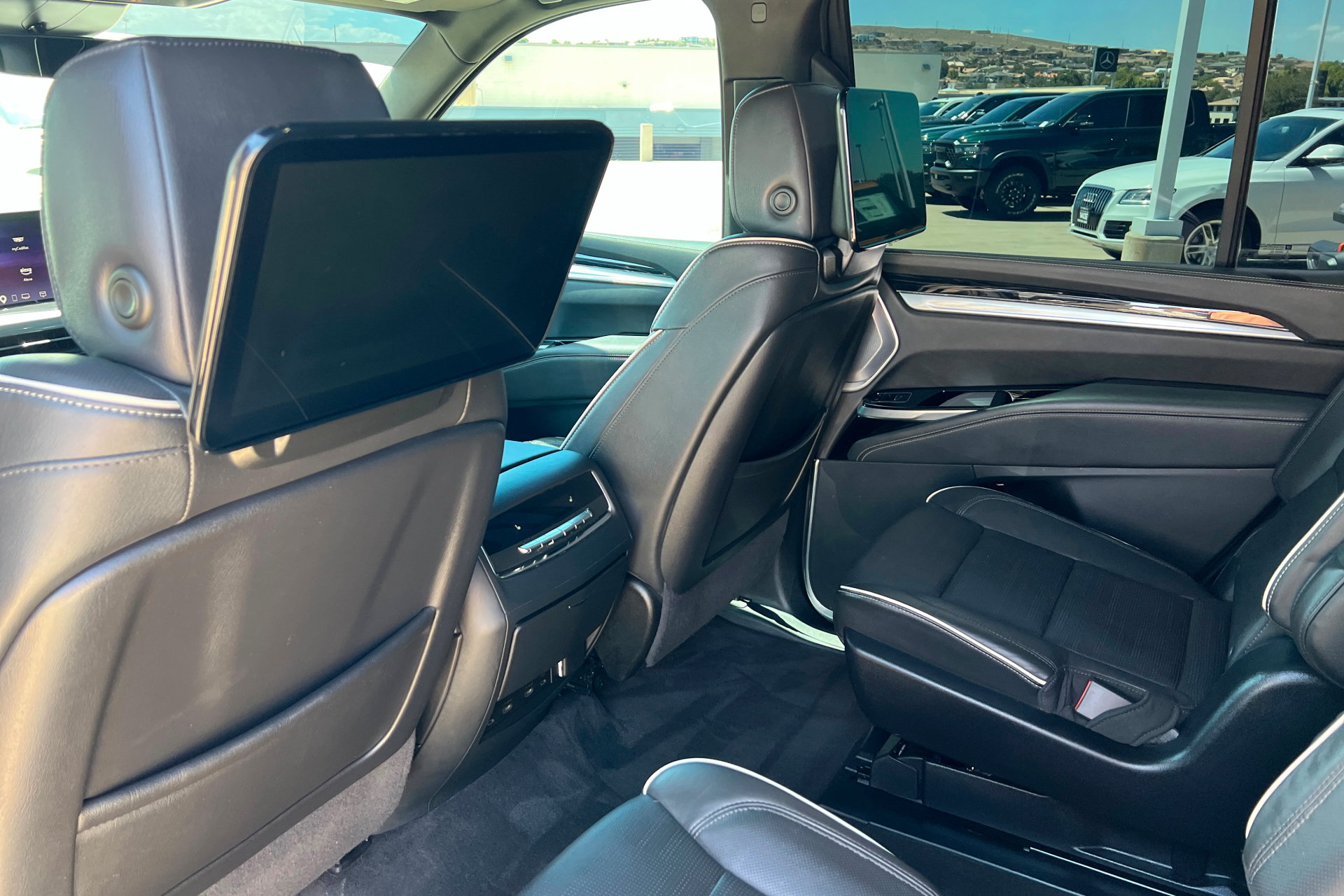 Used 2025 Cadillac Escalade Sport w/ Touring Package AWD/4WD image 20