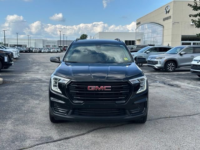 Used 2022 GMC Terrain SLE w/ Driver Convenience Package AWD/4WD image 3