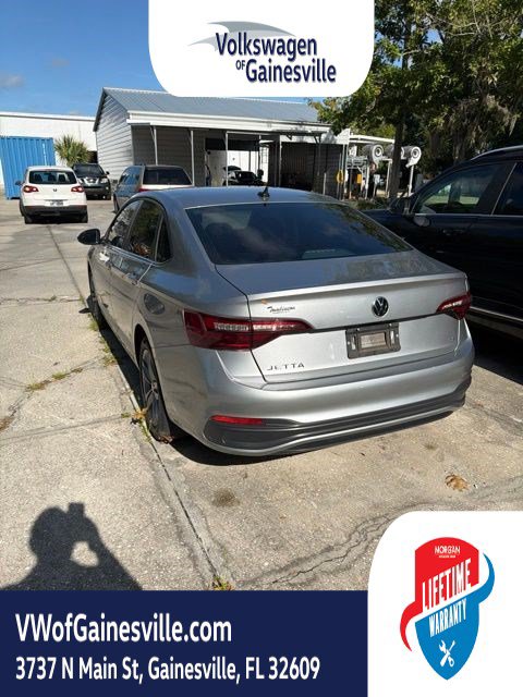 Used 2024 Volkswagen Jetta SE FWD image 5
