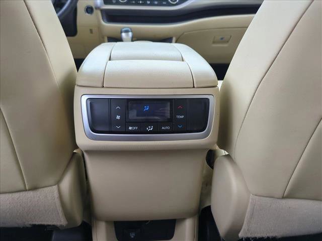Used 2015 Toyota Highlander XLE image 17