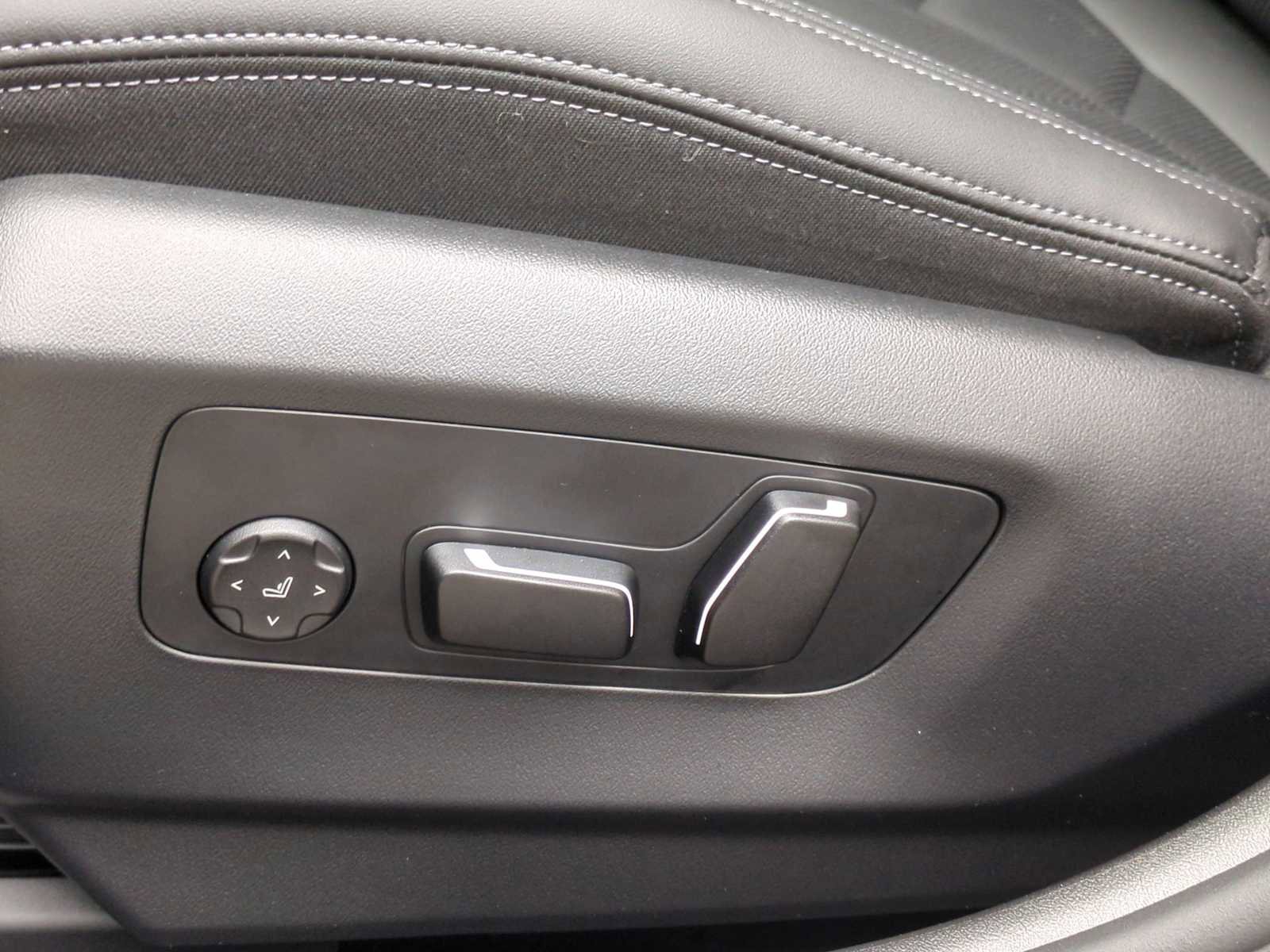 Certified 2025 BMW i5 xDrive40 w/ M Sport Package image 18