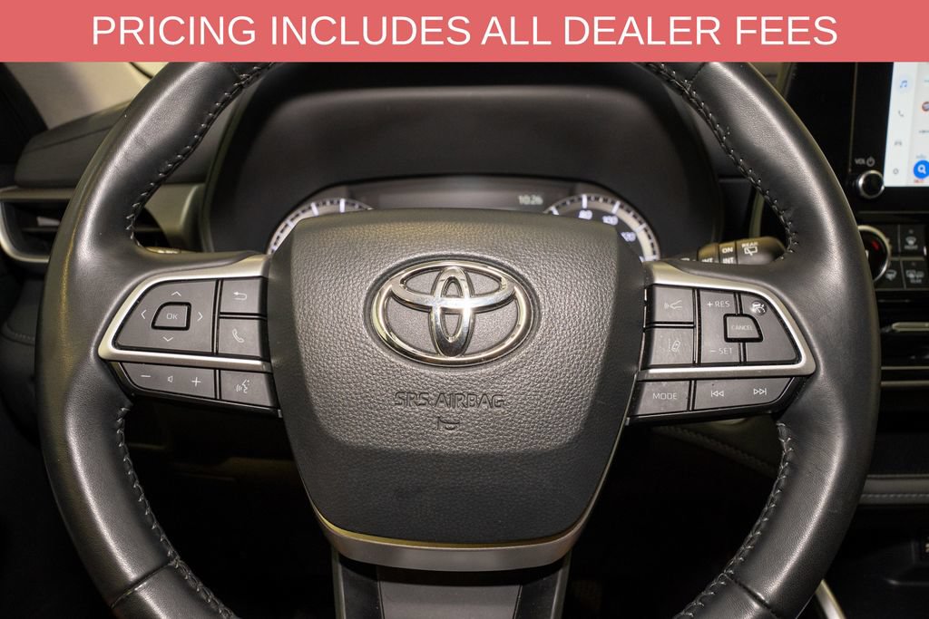 Used 2025 Toyota Highlander LE FWD image 19