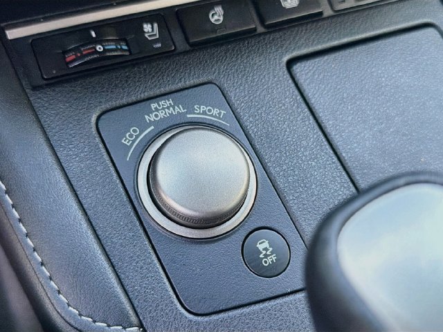 Used 2016 Lexus ES 350 w/ Luxury Package w/Wood Trim FWD image 29