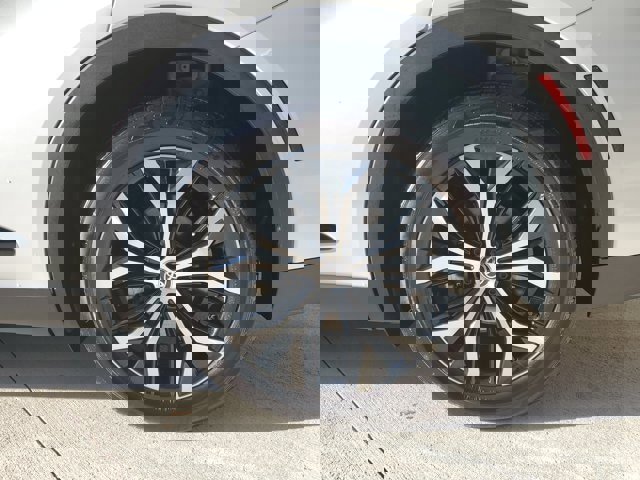 Used 2025 Toyota Crown XLE image 5