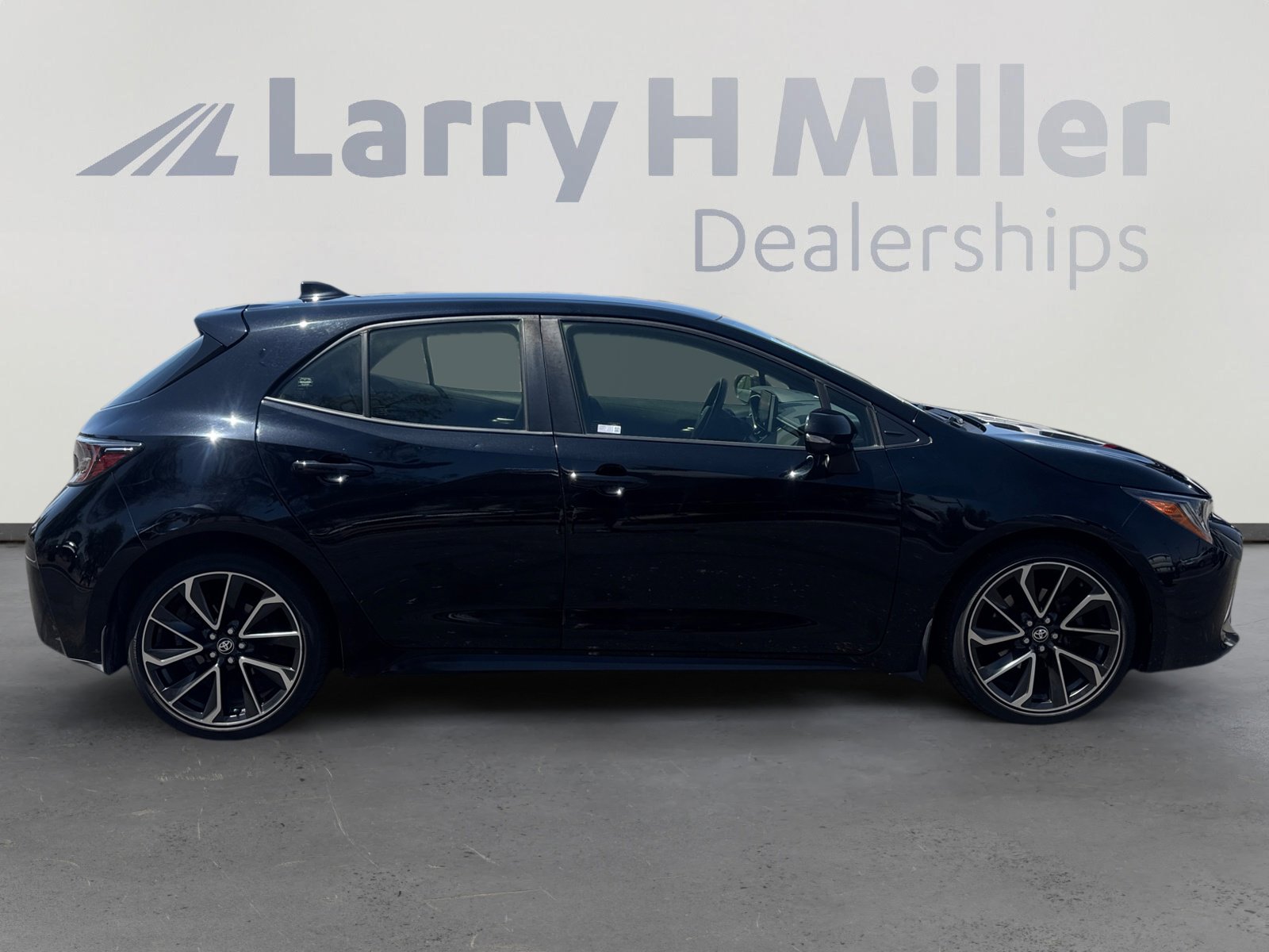 Used 2019 Toyota Corolla XSE FWD image 6