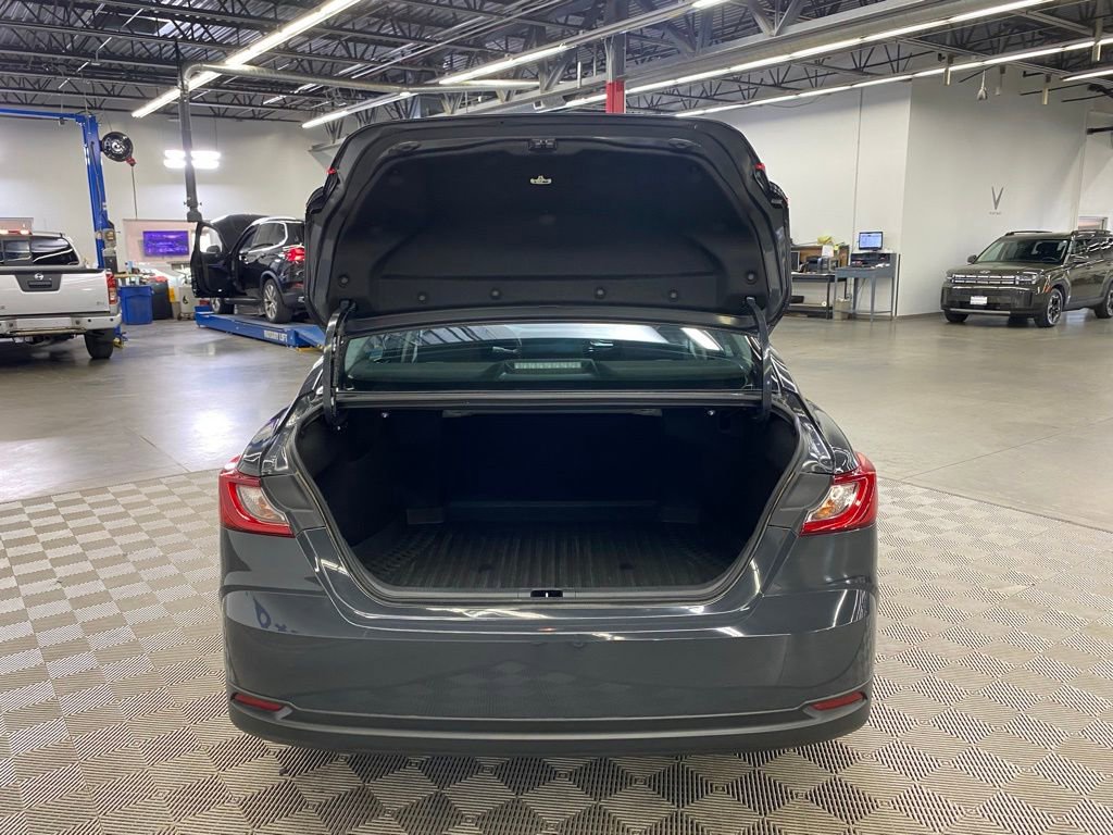 Used 2025 Toyota Camry LE w/ Convenience Package image 8