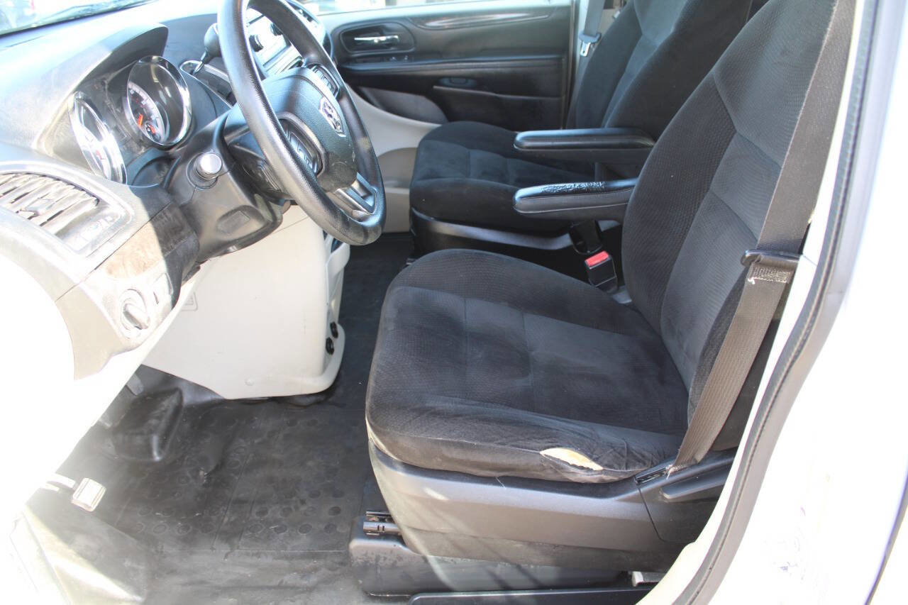 Used 2015 RAM C/V Tradesman image 10