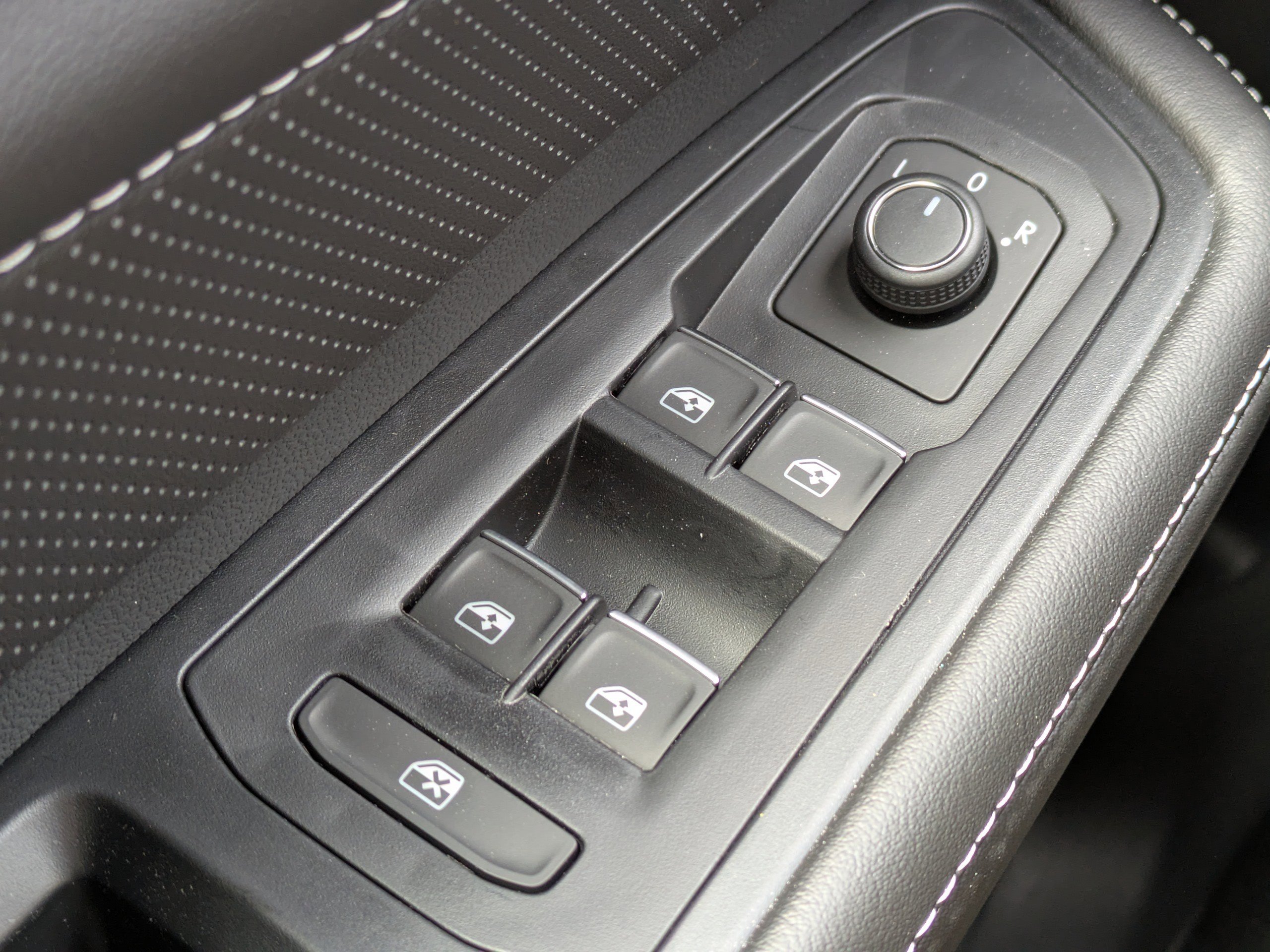 New 2026 Volkswagen Atlas Cross Sport SE image 25