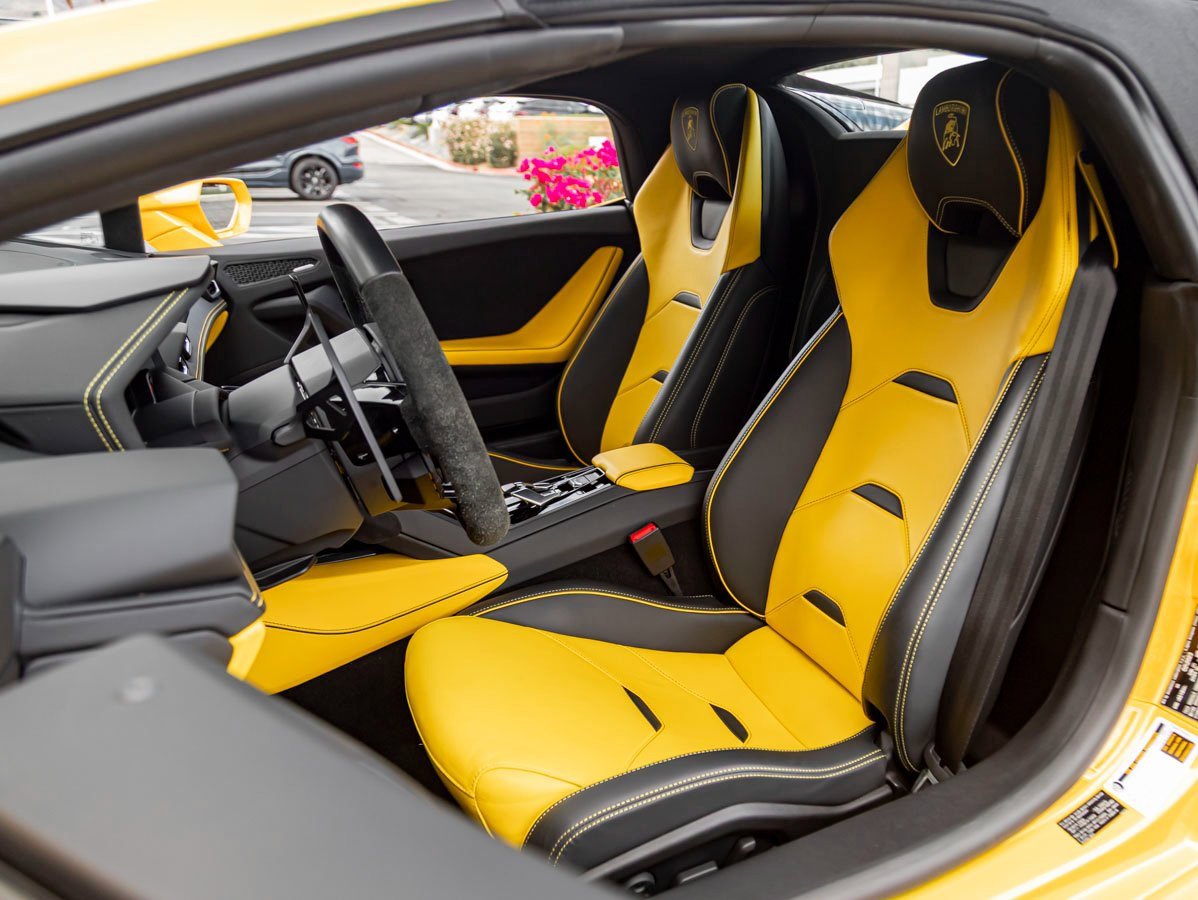 Used 2023 Lamborghini Huracan EVO image 14