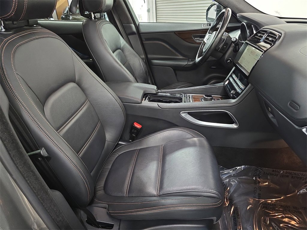Used 2019 Jaguar F-PACE Prestige image 27