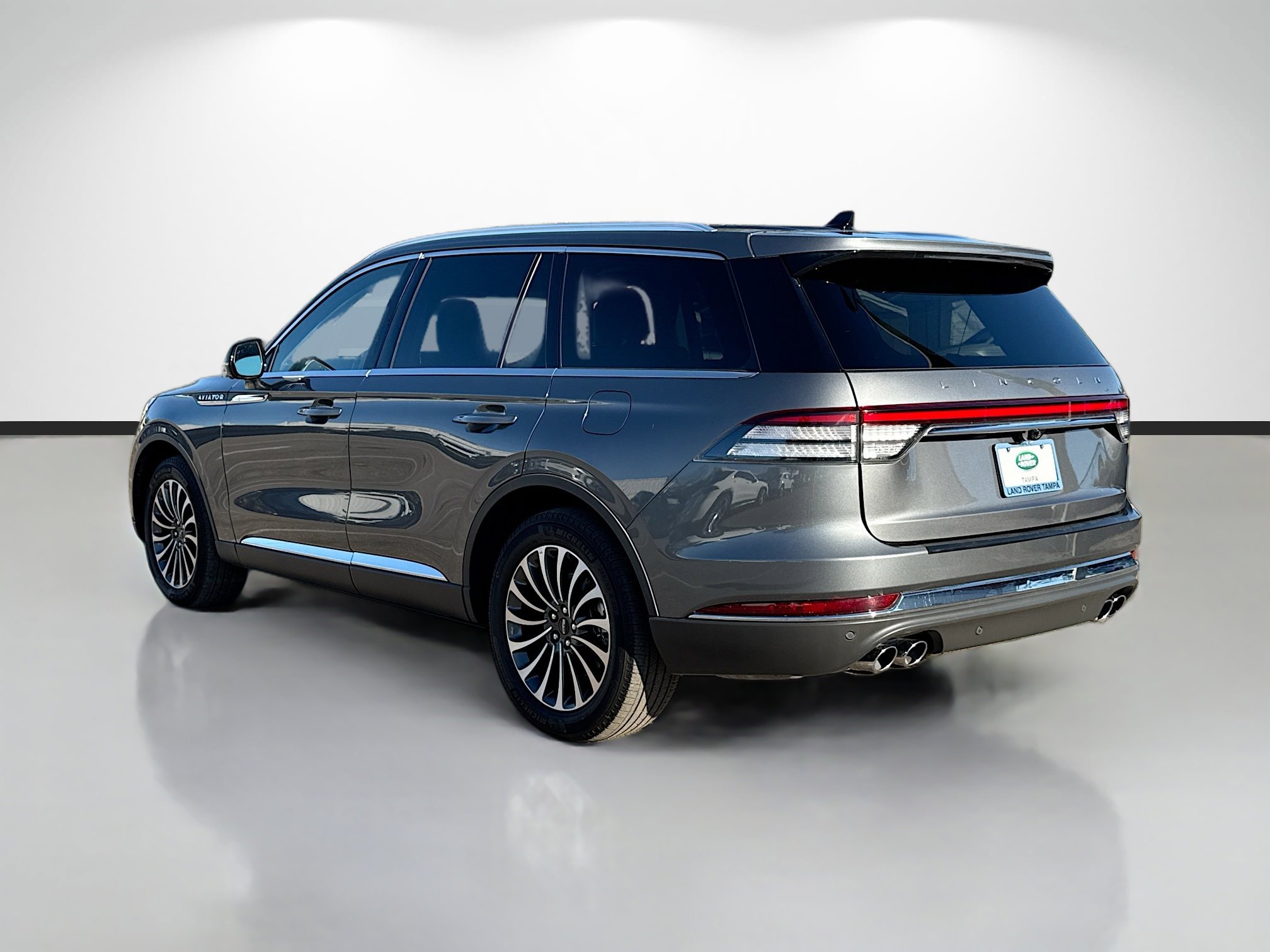 Used 2023 Lincoln Aviator Reserve image 3