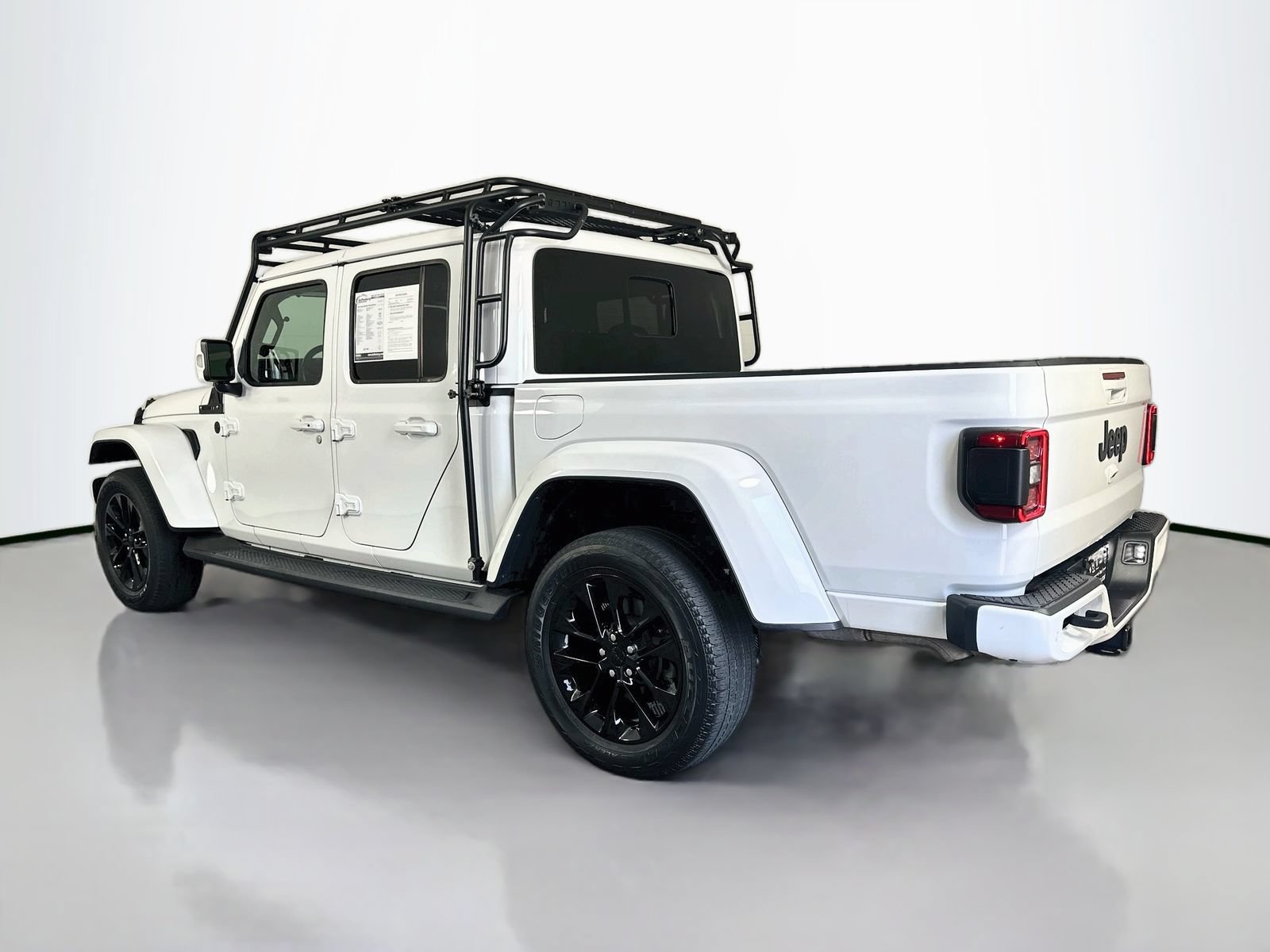 Used 2022 Jeep Gladiator Overland AWD/4WD image 5