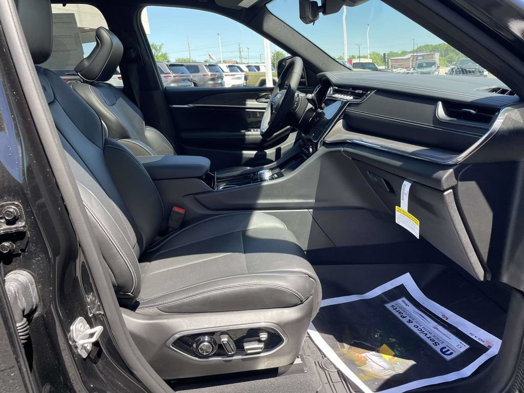 New 2025 Jeep Grand Cherokee L Overland w/ Luxury Tech Group IV AWD/4WD image 15