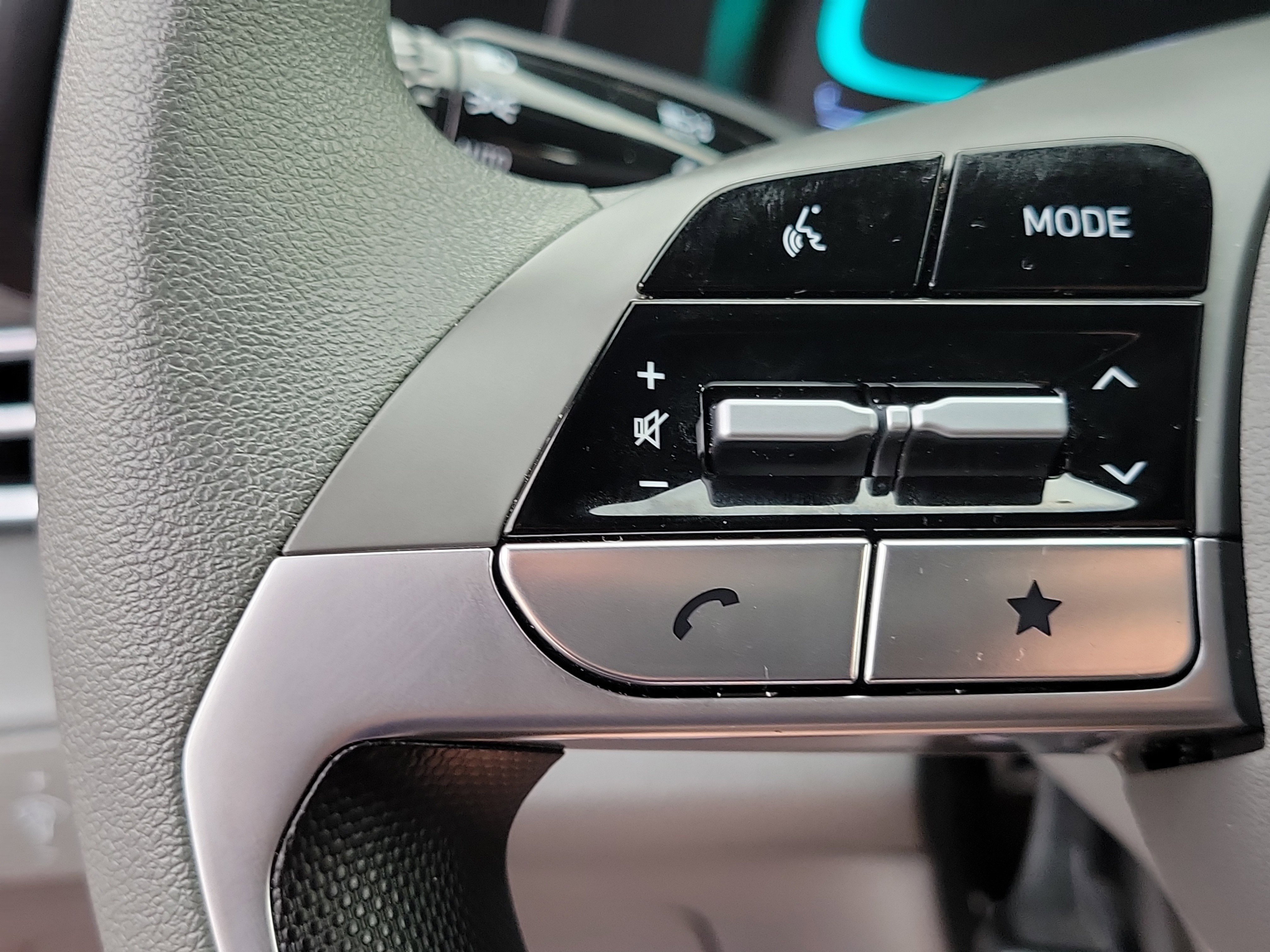 Certified 2025 Hyundai Elantra Hybrid FWD image 15