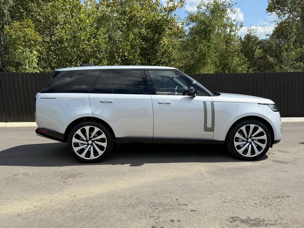 New 2025 Land Rover Range Rover SE image 7