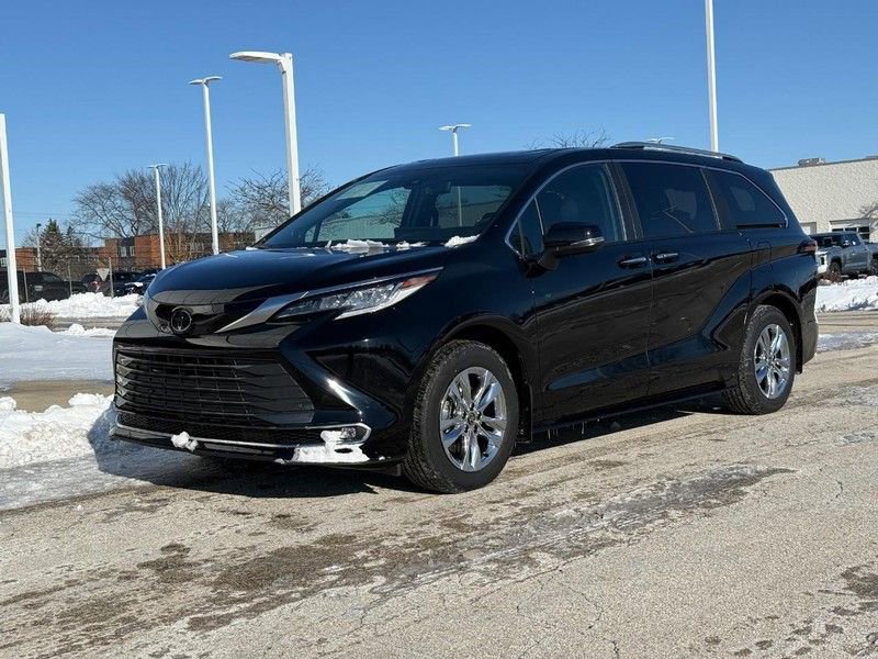 Used 2026 Toyota Sienna Limited image 7