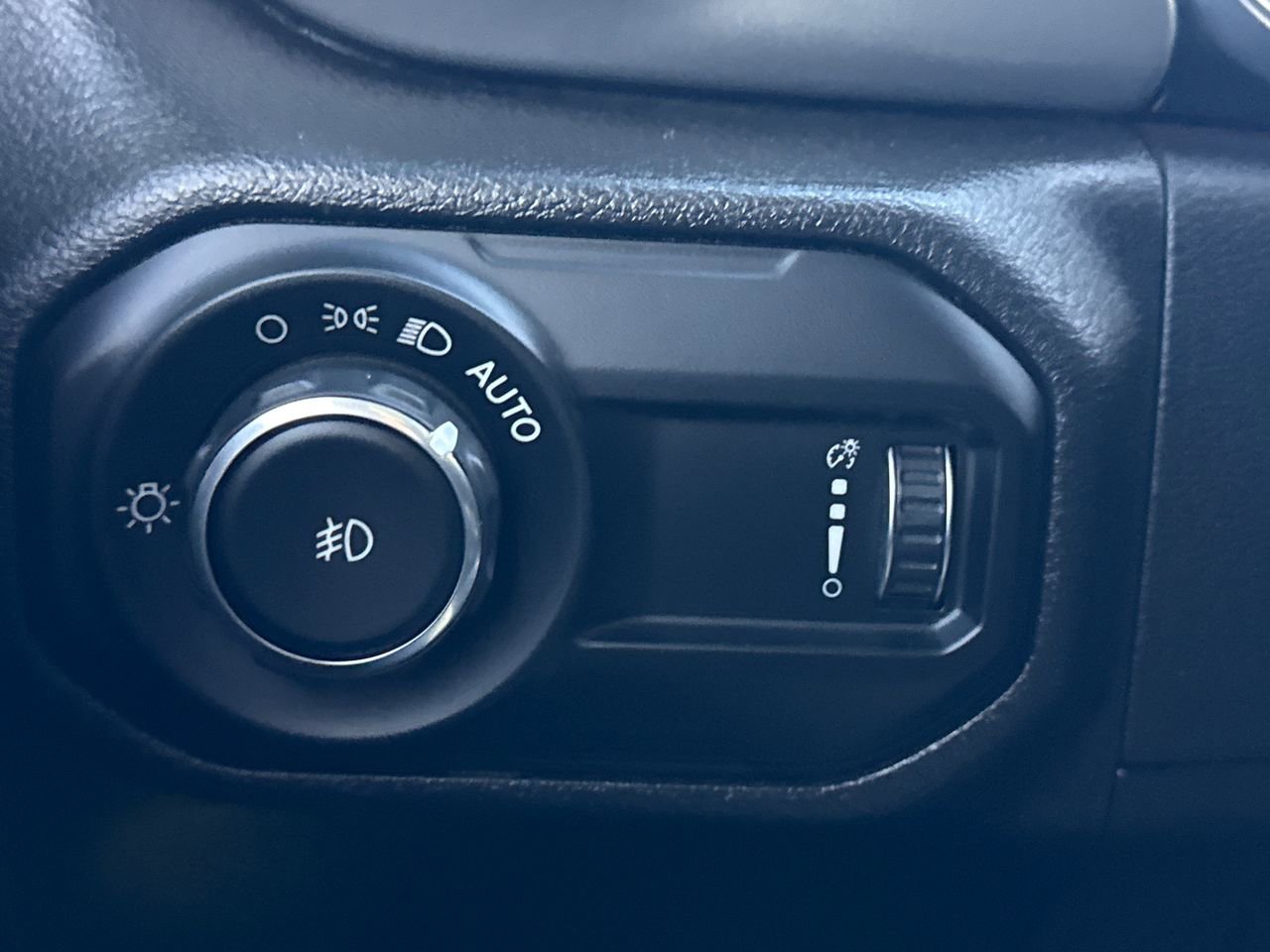 Used 2023 Jeep Wrangler Unlimited Sport image 30