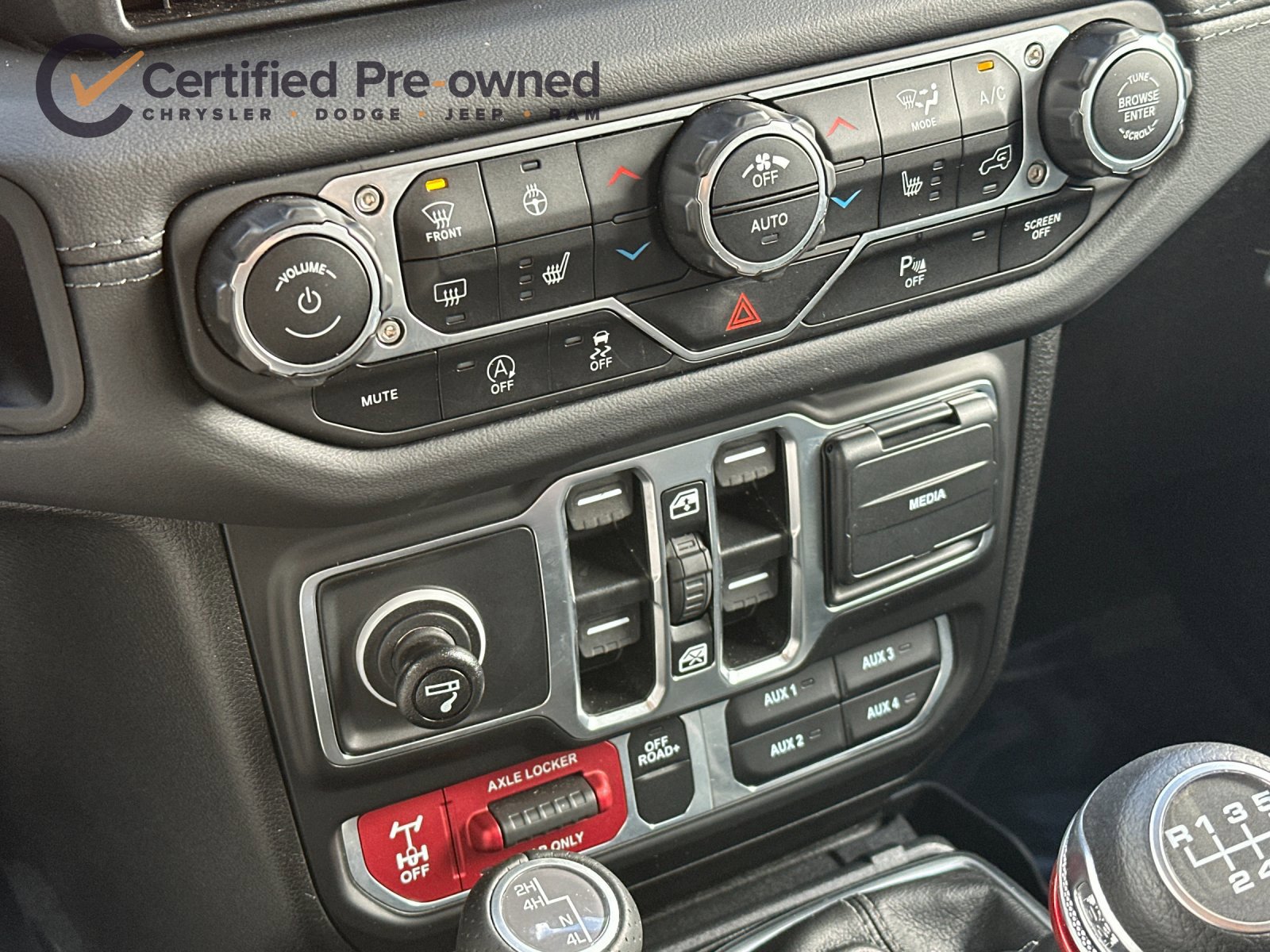 Used 2024 Jeep Gladiator Mojave AWD/4WD image 21