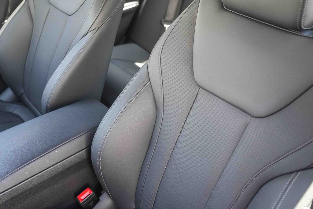 Used 2025 BMW M340i Sedan RWD image 25