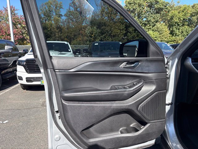 Used 2024 Jeep Grand Cherokee L Laredo AWD/4WD image 35