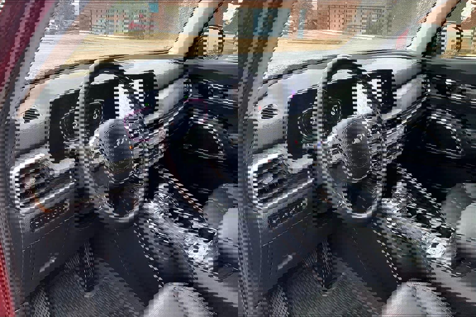 Certified 2023 Kia Telluride EX w/ EX Captain's Chair Package image 2