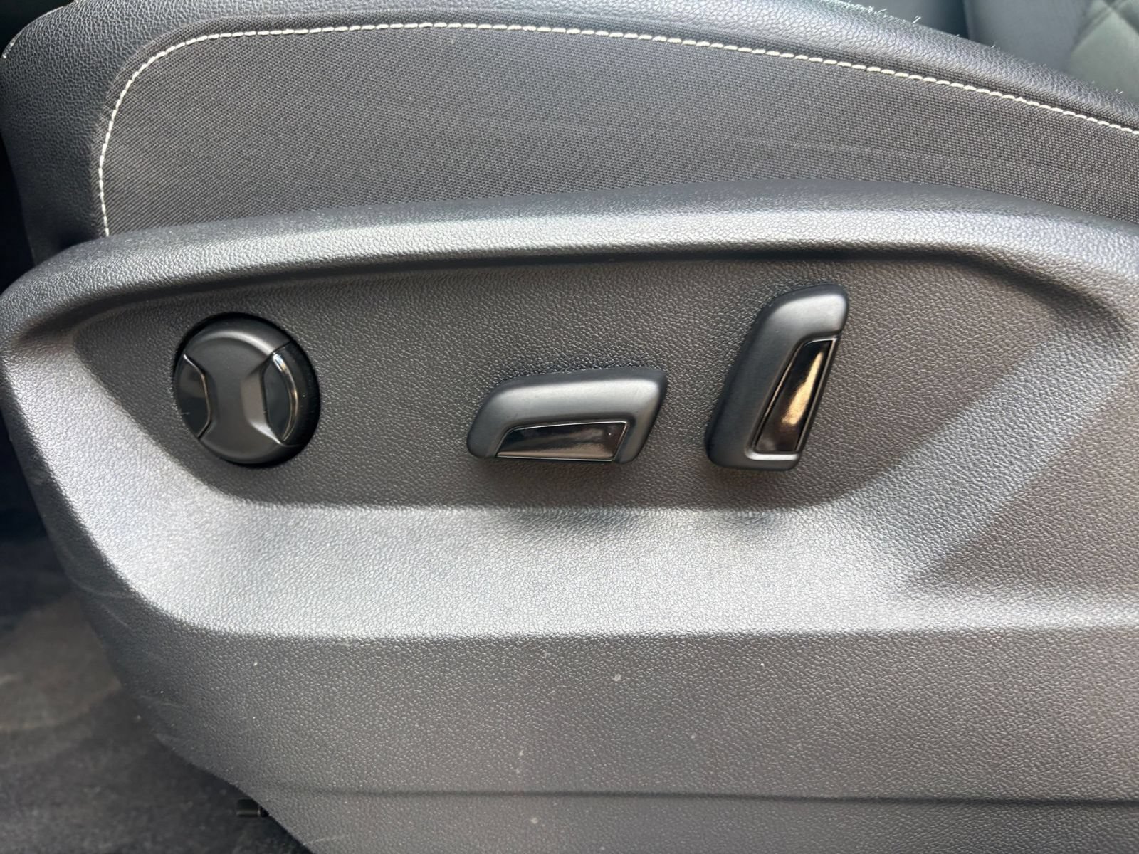 Used 2026 Volkswagen Atlas SE FWD image 19