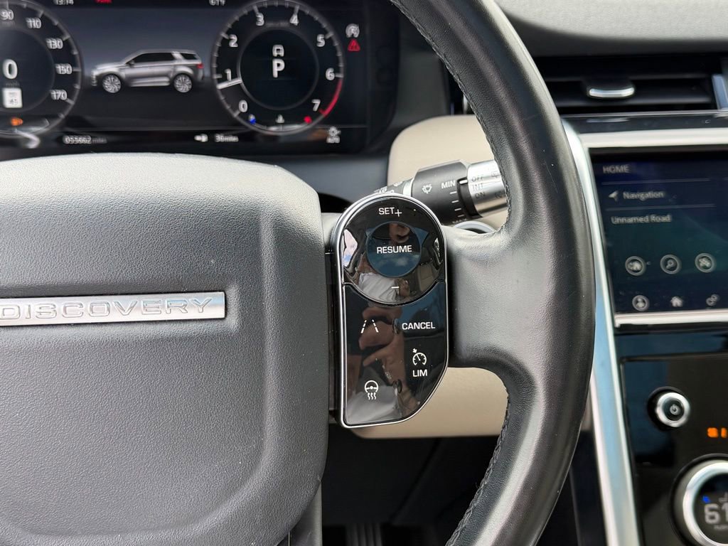 Used 2020 Land Rover Discovery Sport SE image 18