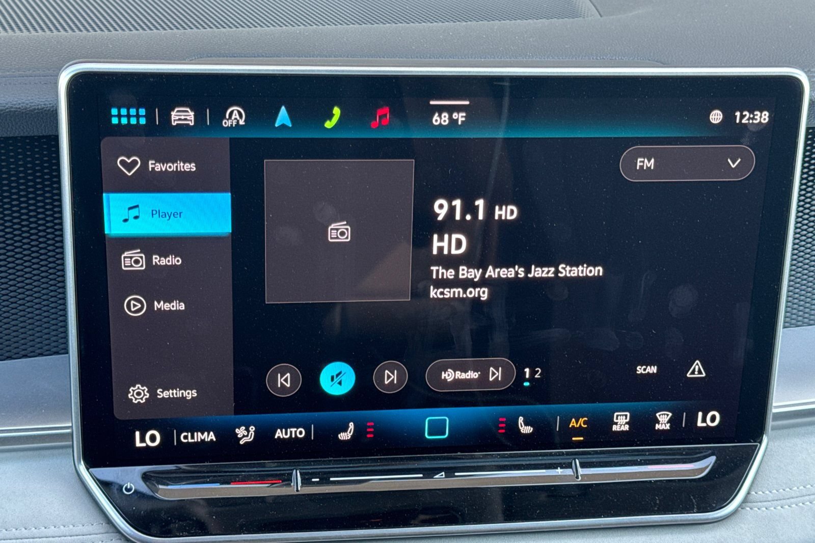 New 2025 Volkswagen Tiguan SE AWD/4WD image 18