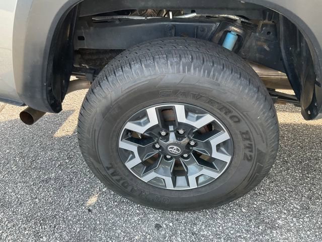 Used 2021 Toyota Tacoma TRD Off-Road AWD/4WD image 15