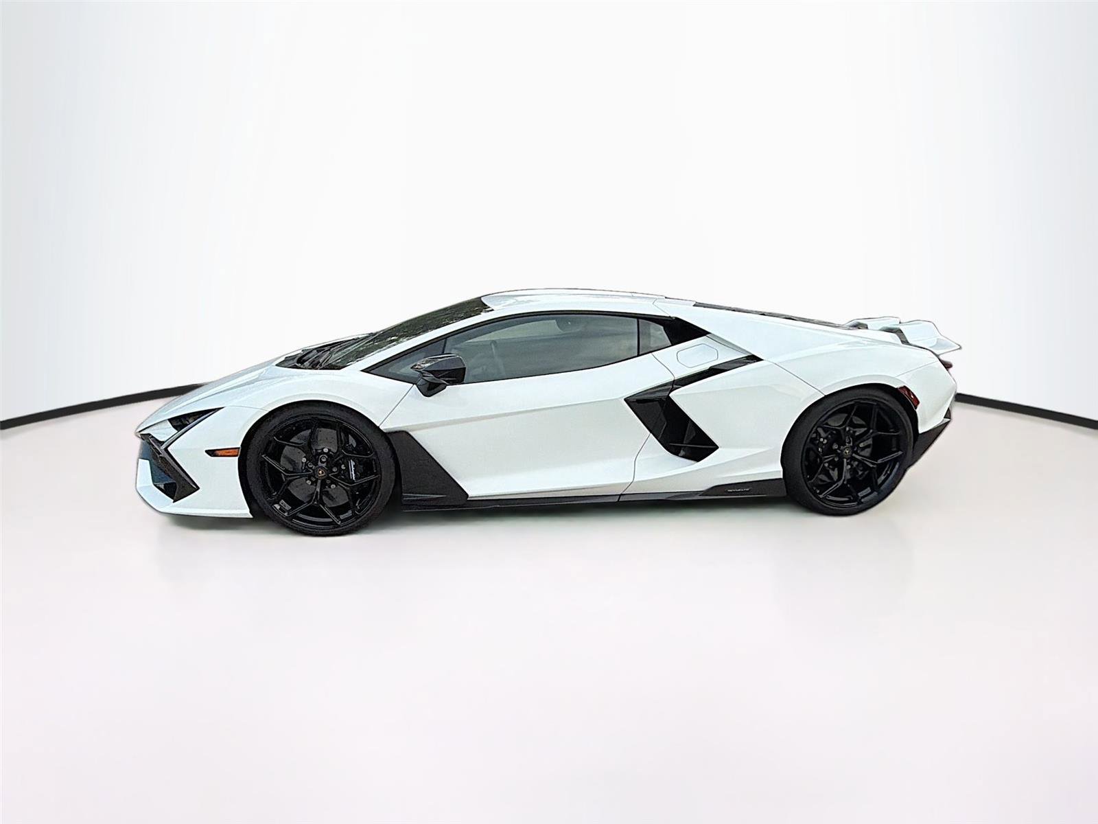 Used 2024 Lamborghini Revuelto image 7