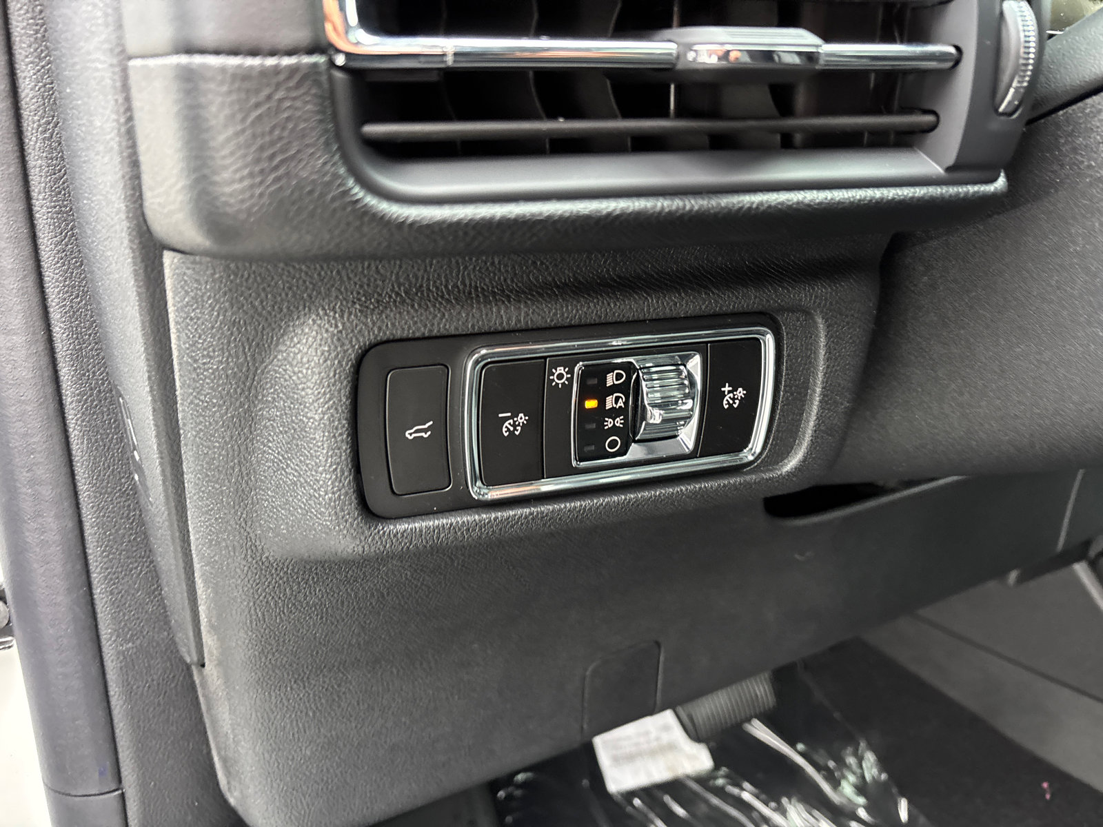 New 2026 Lincoln Corsair Premiere image 14