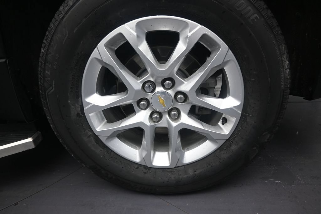 Used 2023 Chevrolet Traverse LS FWD image 10