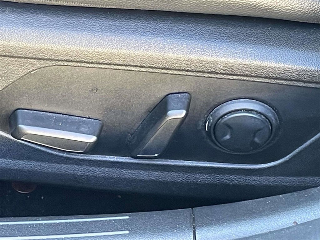 Used 2023 Hyundai Elantra Limited w/ Cargo Package image 14