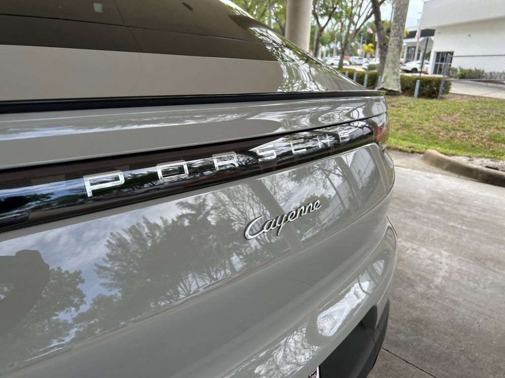 Used 2022 Porsche Cayenne Coupe image 18