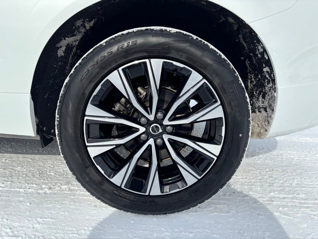 Certified 2023 Volvo XC60 B5 Core w/ Climate Package image 29