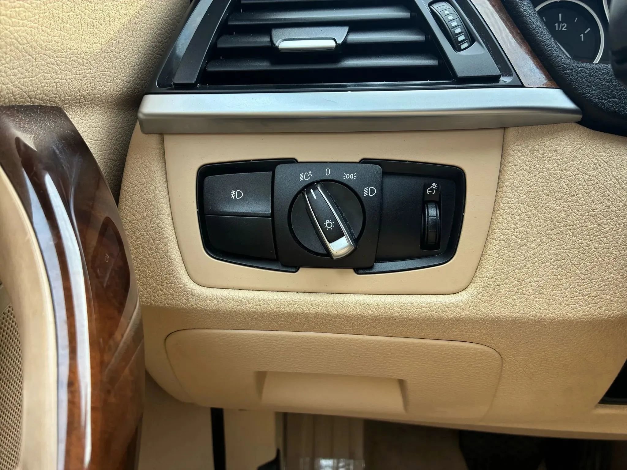Used 2015 BMW 328i Sedan w/ Premium Package image 22
