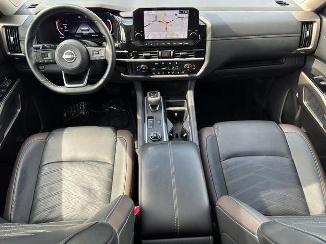 Used 2025 Nissan Pathfinder Platinum AWD/4WD image 16
