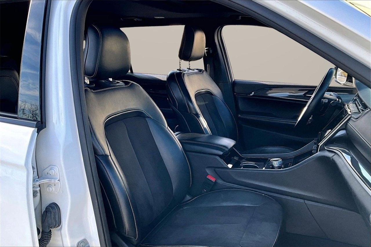 Certified 2022 Jeep Grand Cherokee L Laredo image 22