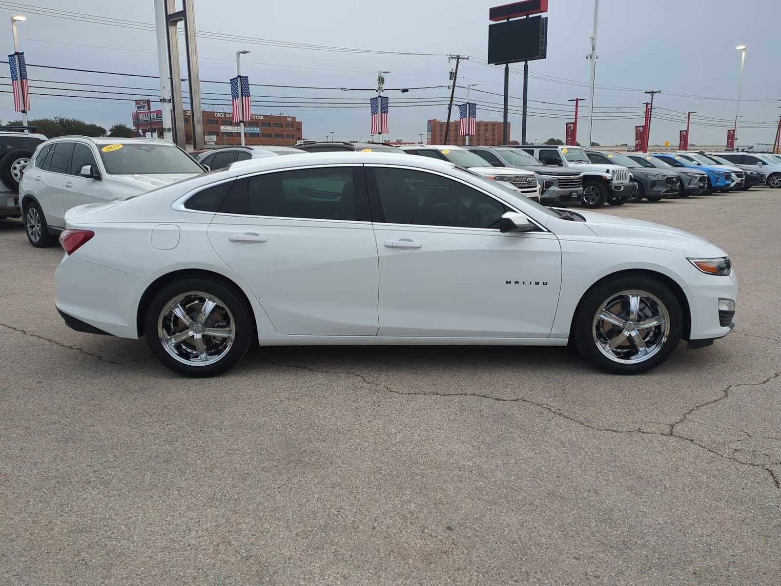 Used 2022 Chevrolet Malibu LT w/ Sport Edition image 9