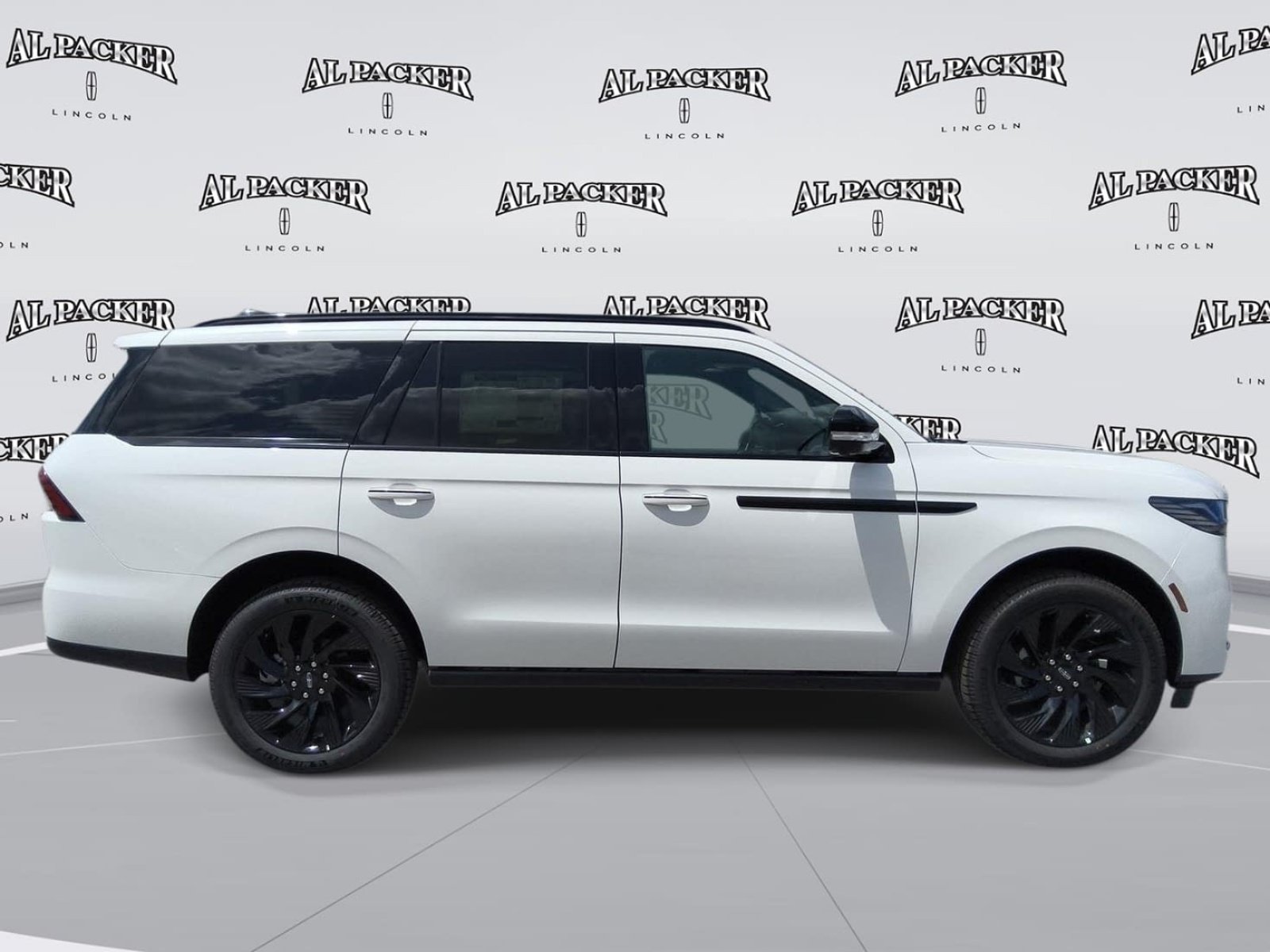 New 2027 Lincoln Navigator Reserve w/ Jet Appearance Package RWD image 7