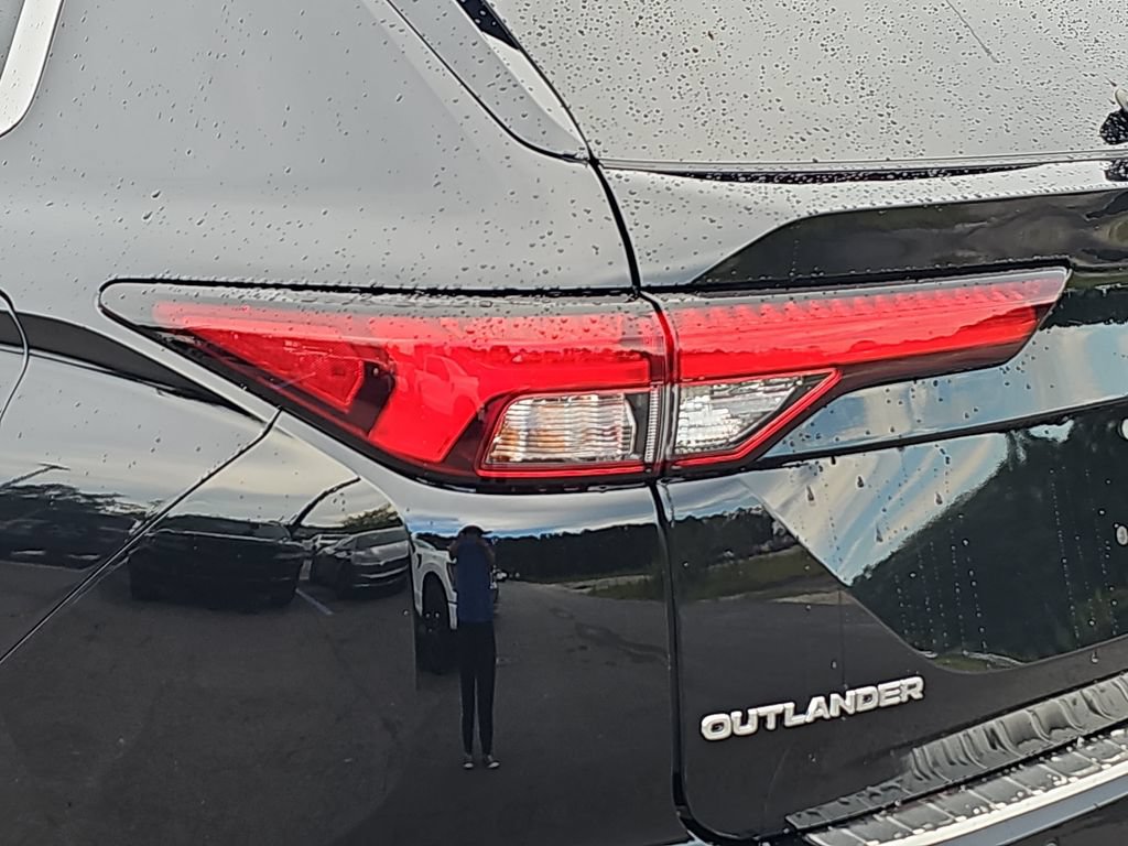 Used 2024 Mitsubishi Outlander 4WD Plug-In Hybrid image 34