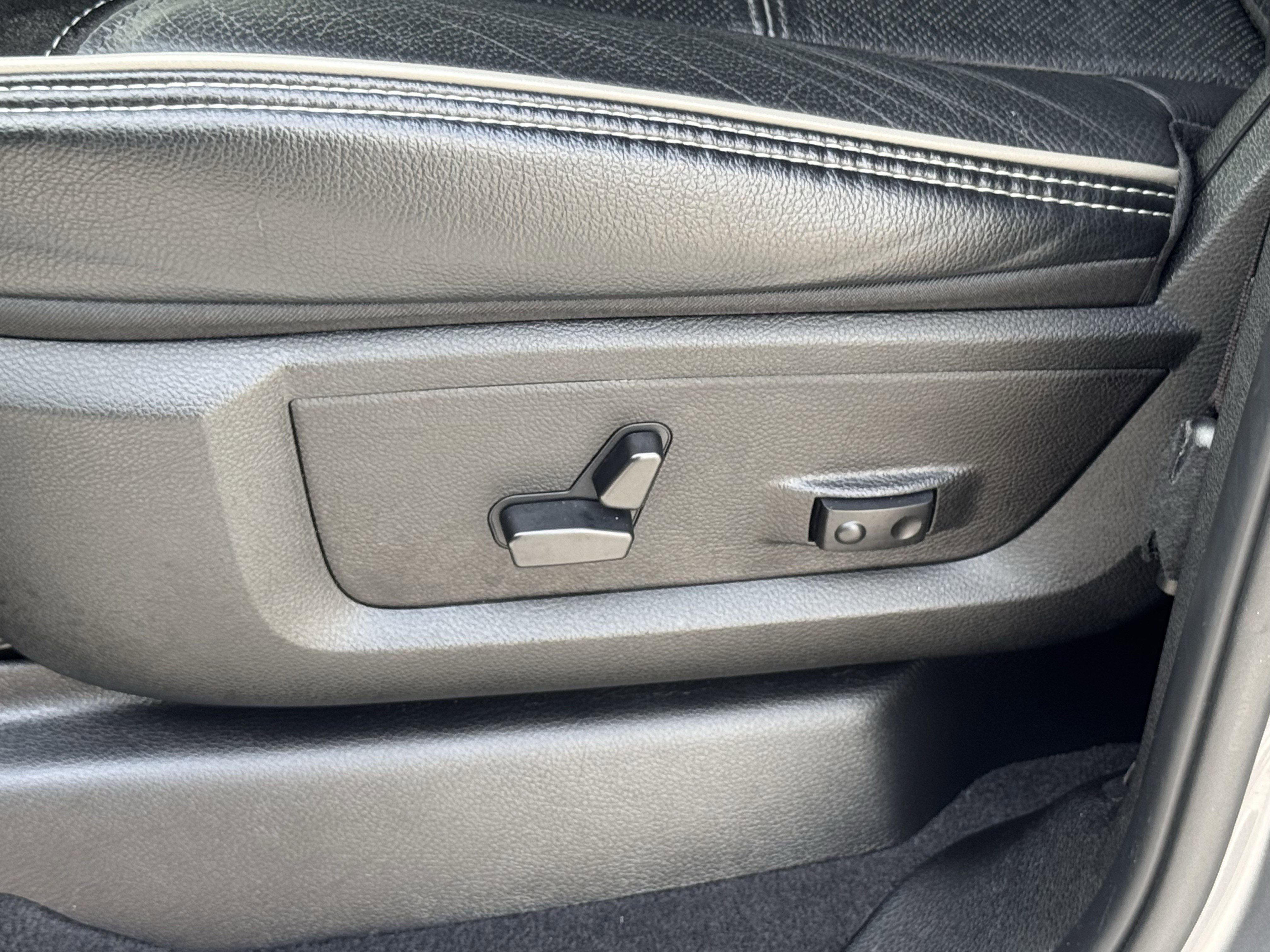 Used 2024 RAM 2500 Laramie w/ Safety Group image 28